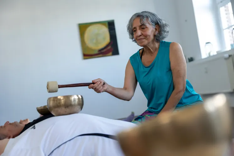 YinYoga Kurs mit Klangschalen @ elementry HotYoga