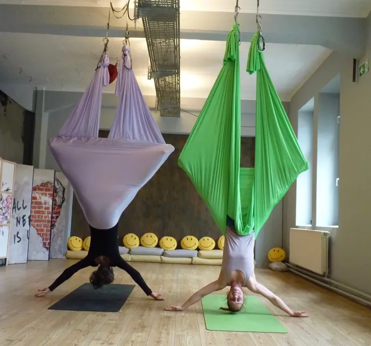 Aerial Yoga Schnupper-Workshop  @ ÜberGlücklich