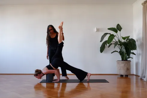 Journey to Chin Stand (Ganda Bherundasana) @ Manas Yoga