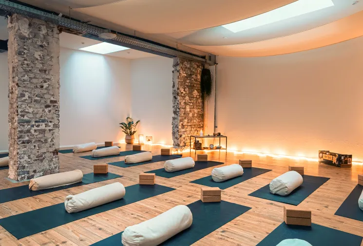 Schwangerschaftsyoga – Ein achtsamer Weg durch deine Schwangerschaft @ Studio AKASHA