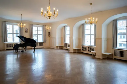 RnB Yoga Grand Piano Ledererstraße 5, Marienplatz NICHT @Dachwerk Loft @ Power Yoga RnB Music by Anais Telian @ Dachwerk Loft