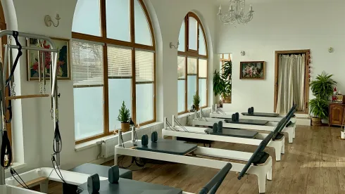 5-Wochen Reformer Flow & Glow into the weekend @ balancedmind pilates - Irmi Lechner