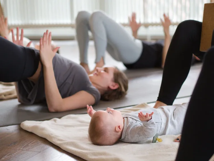 Studio Mami & Baby Yoga ab Donnerstag 31. Oktober 2024 @ Yogaraum Ravensburg