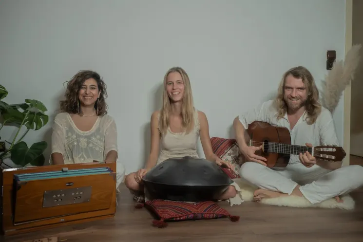 Mantra Singing Circle - Kirtan Babes @ OM SHIVA - Yoga & Culture