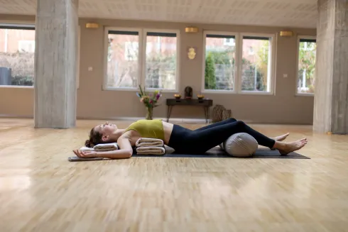Restorative Yoga & Entspannung (25h) @ Urban Yoga Hamburg