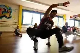 Breakdance Powermoves / Akrobatik @ Mavement Dance School Association