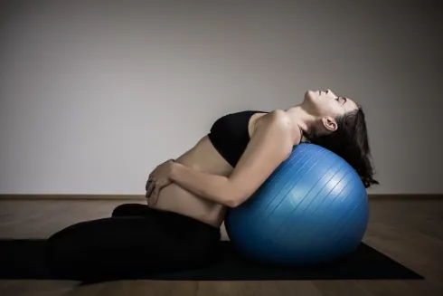 Yoga für Schwangere * Hybrid *  @ Feelgoodstudio 1070 " Therapy / Chikitsa "