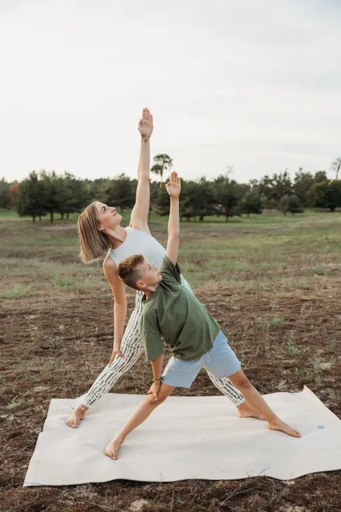 Familienyoga / Eltern-Kind-Yoga 5-7 Jahre @ Yoga Tara - Katja Burkert