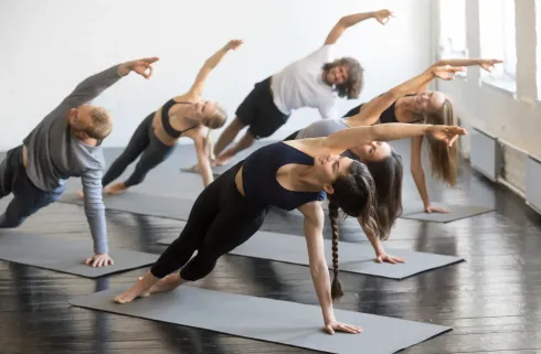 Krankenkassen bezuschusst: Kraftvolles Hatha Yoga für innere Stärke & Kraft  @ STUDIO YOGAMI
