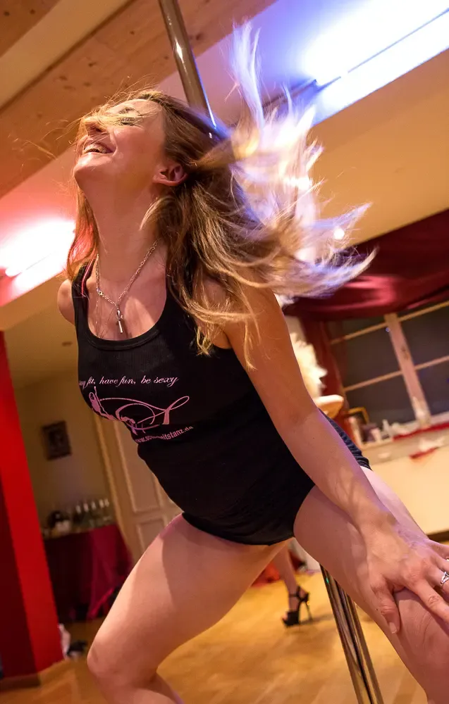 ONLINE KURS Pole Dance Refresher Anfänger bis Fortgeschrittene mit Agata @ Schönheitstanz Studio