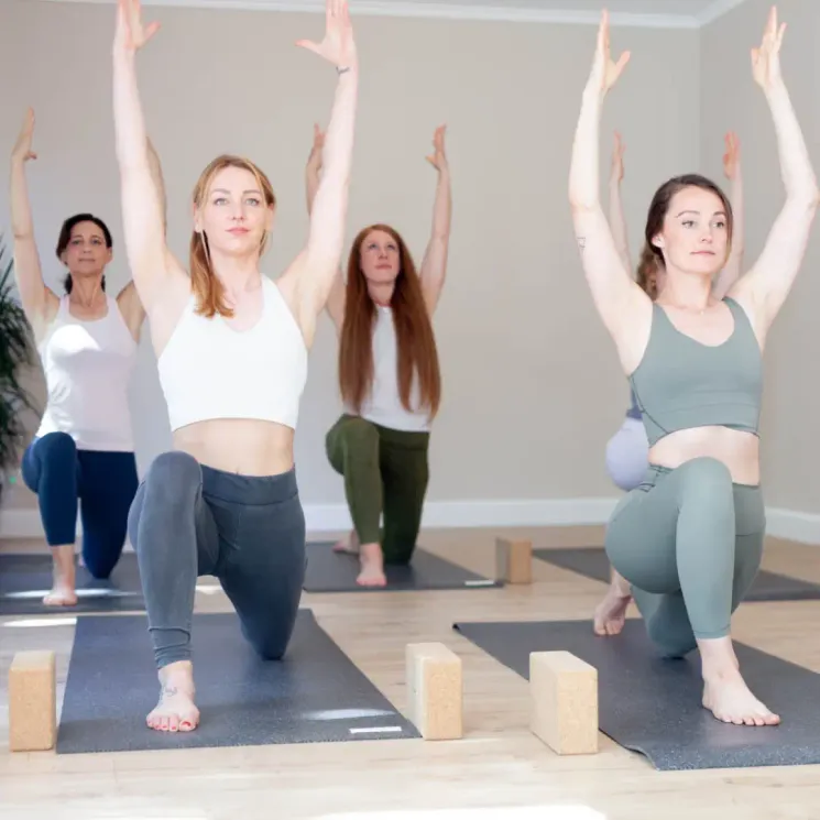 FR (ONLINE) Sunrise Flow (alle Level) @ Pure You Yoga