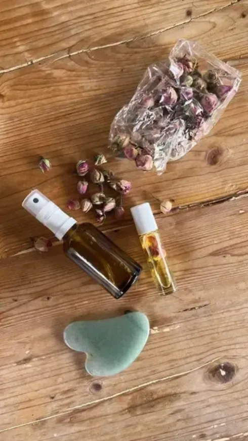 Face Yoga & Glow Workshop: Natürliche Schönheit mit Gua Sha & TCM @ YogaCollege Feelgoodstudio 1150 " Heat / Tejas "