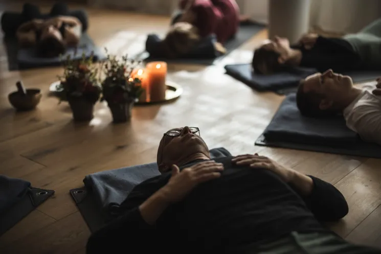 Advent Unwind: Yin & Restorative Yoga with Live Music @ Yoga Culture AG Oerlikon