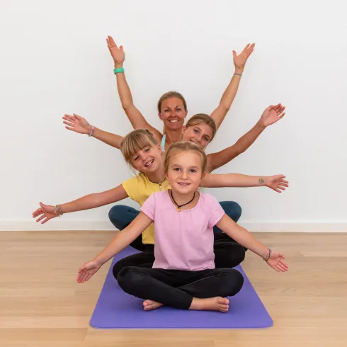 Familienyoga (3-8 jährige Kinder) @ Yogastern