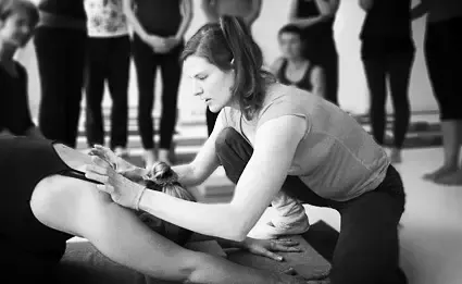  "Schultergürtel & Armbalance-Positionen" und "Beckenboden und Bandhas": 2 Workshops mit Anna Rossow am 22. Juni 2024 - Holzkoppelweg @ Yoga-Moment