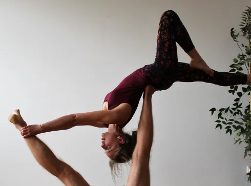 Workshop: FLY HIGH - Akrobatik meets Yoga (Basics) @ Yoga Vidya Bamberg