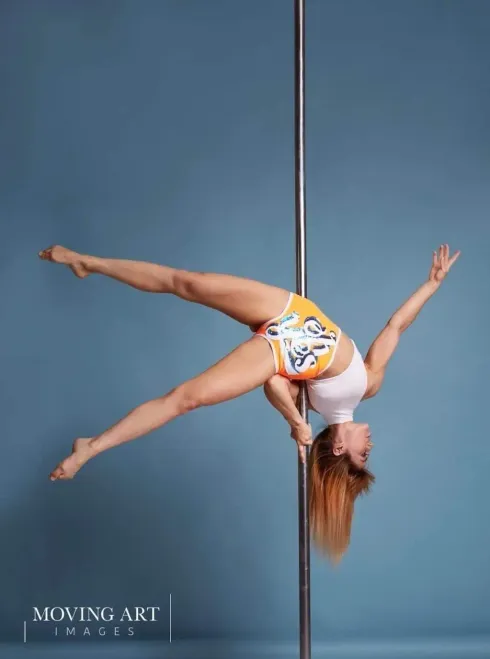 Favourite Tricks and Combos on Spinning , Janine Hollung (Bou_Boulette) @ Seemannsbraut Poledance