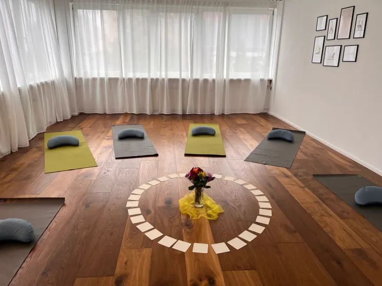 TAGESRETREAT: Yoga im Kerzenschein – ein Tag nur für dich @ LIGHT UP – Yoga and more
