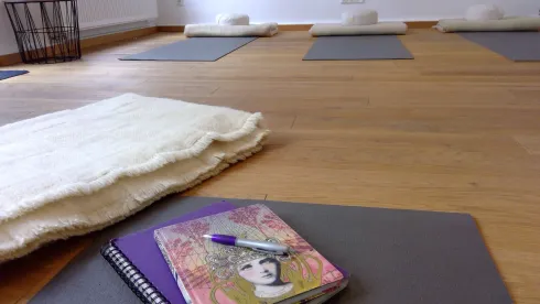 (alte Karten) Yoga & Writing online @ Kolibri Yoga
