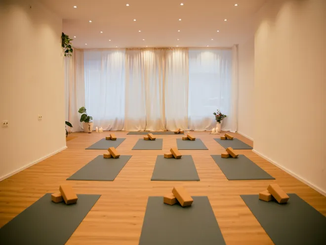 eins. yoga & pilates