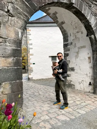 André
