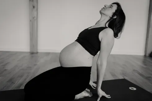 Flow Yoga für Schwangere - POWER FLOW - MO, 18:00-19:00 Uhr, 29.06- 03.08 (kein Kurs am 13.7) @ Die FamilienBox