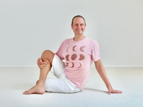 Männer Yoga (In & On) 8x Di ab 29.10.24 @ Yoga Vidya Speyer