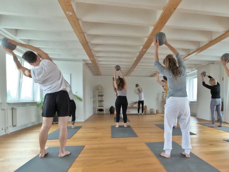 Pilates ab 08. Januar, mittwochs, 16:00 - 17:15, Präventionskurs @ Yoga Vidya Osnabrück