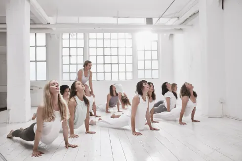 50H YOGALEHRER AUSBILDUNG MIT DIRK & ANDREA - VOR ORT & ONLINE @ Power Yoga Institute Online-Studio