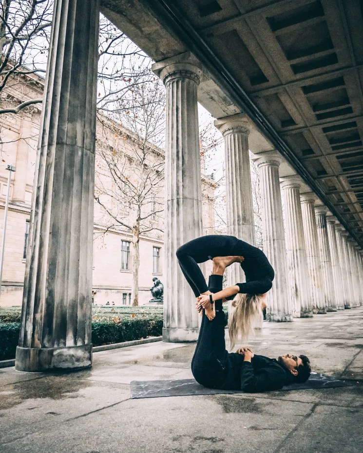 ACROYOGA – Trust, Play & Fly mit Noah @ Om Shanti Yoga