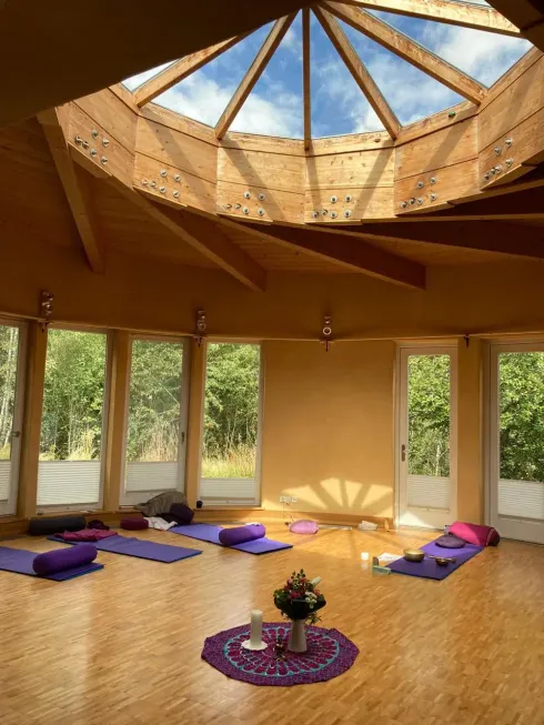 Yoga-Wochenende in der Eifel - Wutkraft befreien – Lebenskraft zurückerobern! (Neujahrsretreat), 24.-26. Januar 2025  (für 2 Personen) @ Yogaschule Tempelglück