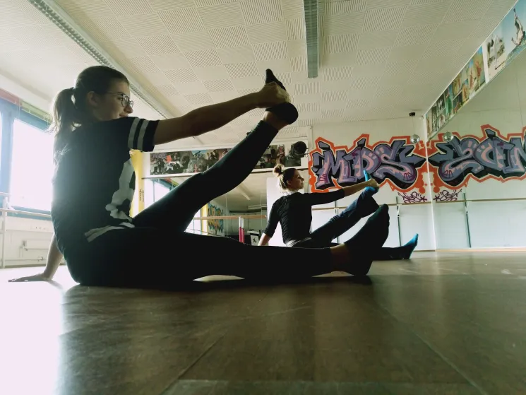Stretching/Dehnen Teens/Erwachsene @ Mavement Dance School Association