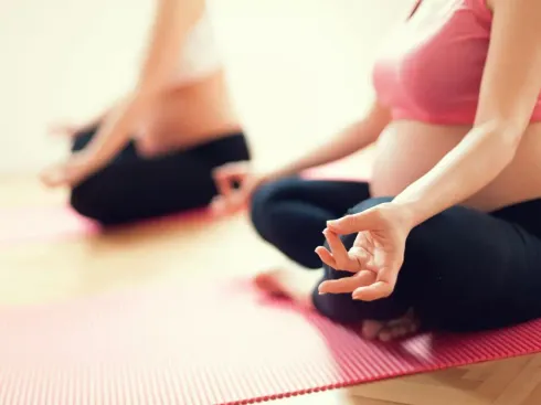 Yoga für Schwangere (In & On) 8x Do ab 30.04.26 @ Yoga is You