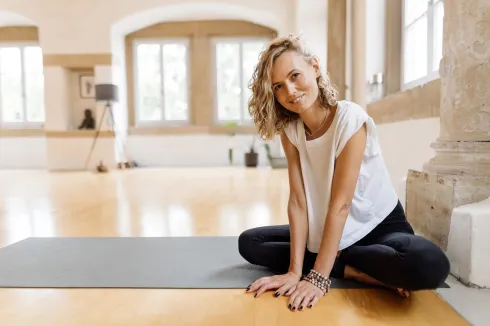 Anfänger Yoga Kurs - Do 16:00 - Krankenkassen zertifiziert @ Yoga Palais