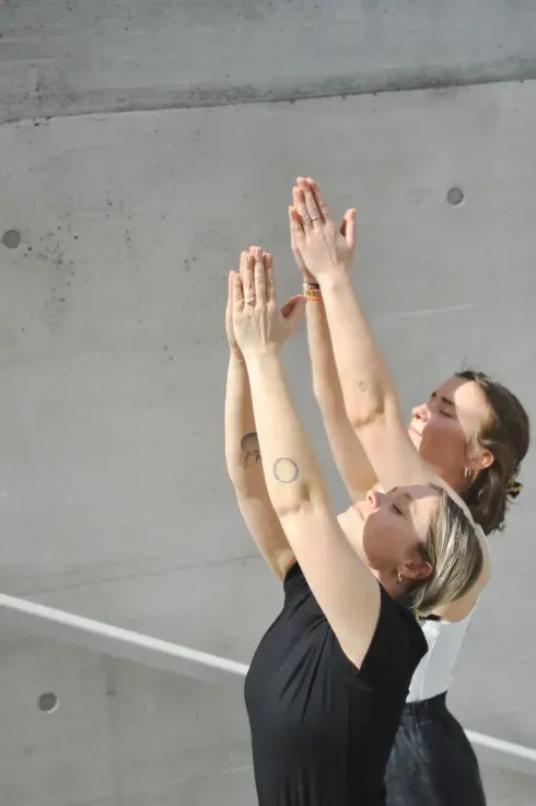 HEY SELFCARE SUNDAY CLB mit Lisa & Lena @ YOGA LOFT - Holistic Yoga! Holistic You!