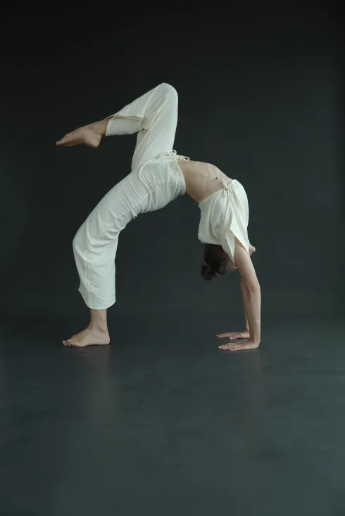 STRONG VINYASA *online* @ Studio One Tanz & Yoga