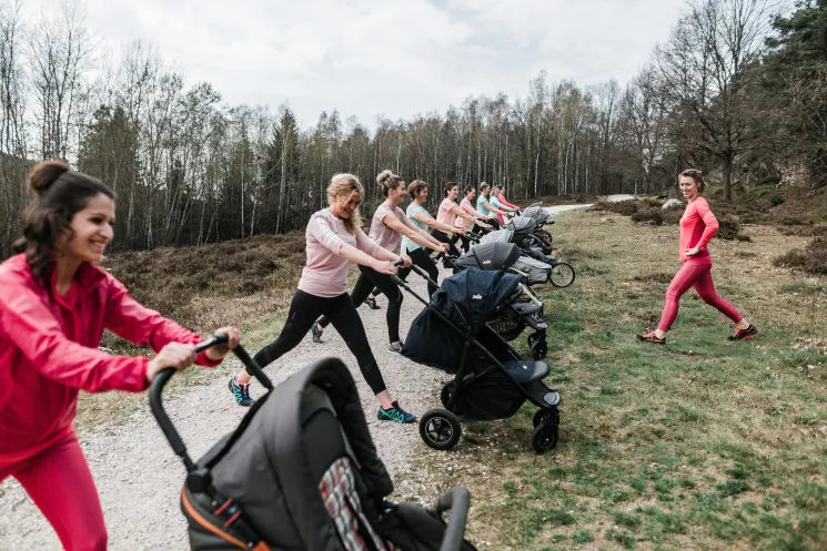 Outdoor Power für Mama mit Kind - 8-Wochen-Kurs - krankenkassenzertifiziert @ SPORTY LOFT Viechtach