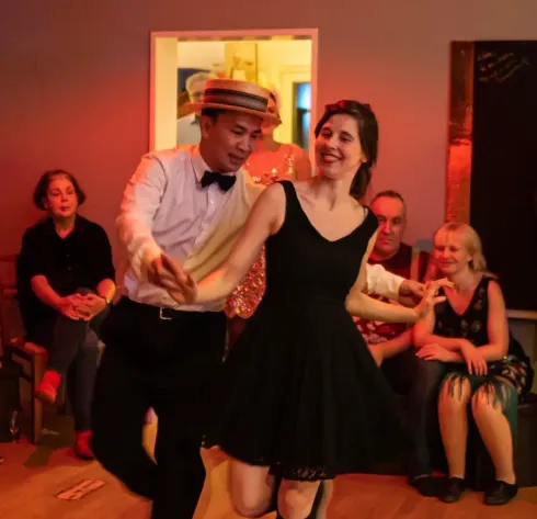 Lindy Hop schnuppern @ SWING TIME - Schule für Tanz & Authentic Jazz