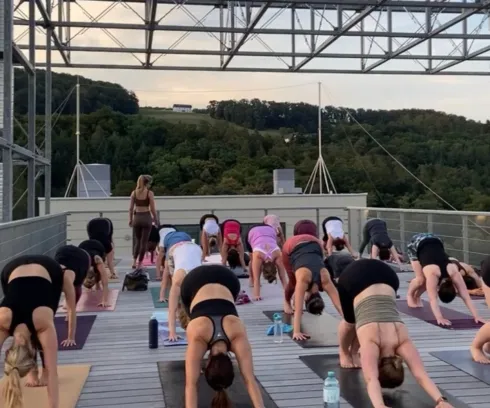 ROOFTOP TECHNO YOGA @ Leni Lindström // Urban & Techno Yoga