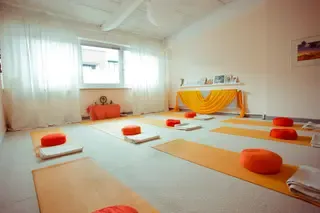 Freitags-Entspannung mit Meditation, Yin Yoga und leichtem Yoga-Flow @ HONGKONG STUDIOS YOGA
