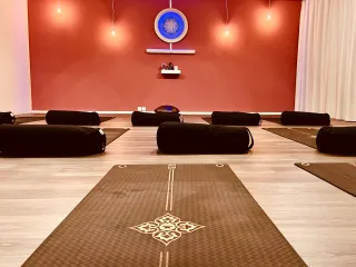 Dhara Yoga & Ayurveda