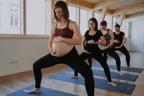 Flow Yoga für Schwangere - SLOW FLOW, MO, 19:15-20:30 Uhr, 14.09 - 12.10 @ Die FamilienBox