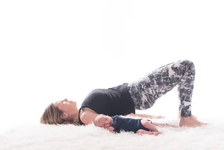 ONLINE LIVE Postnatal Yoga with Baby / Rückbildungsyoga mit Baby @ ONLINE LIVE Pilates Bern & Zürich
