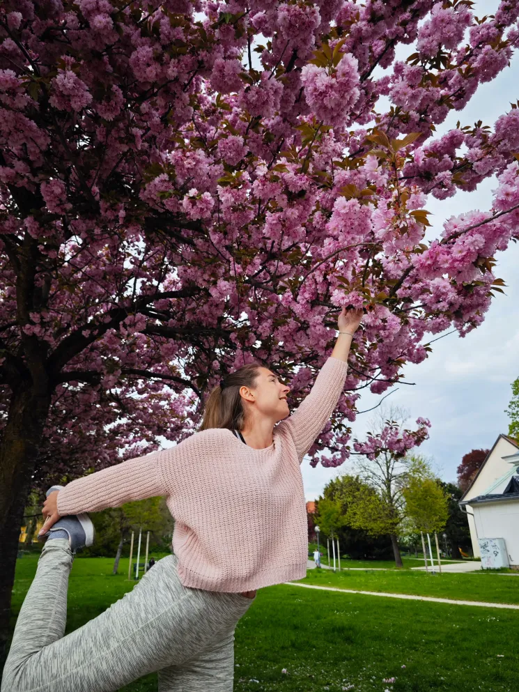 Kirschblütenlauf – Aufwärmen mit Yoga im Grünen  @ Yoga Wunder