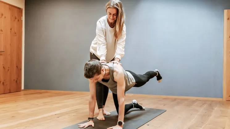 Yoga Therapie Weiterbildung @ AWARE YOGA