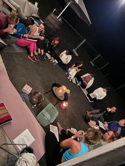 Alpaka Yoga & Cacao mit musikalischer Begleitung durch Amalua @ Feel-In Yoga by Claudia Meyer