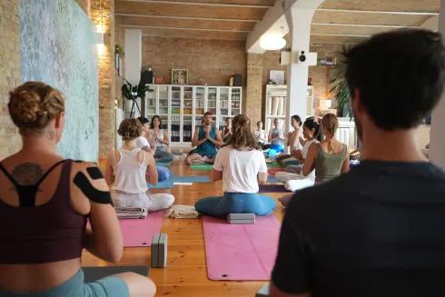 STREAM Studio Friedrichshain - Yin Yoga, alle Level @ yogafürdich Friedrichshain