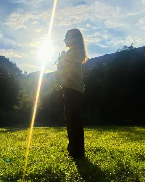 Yoga Special zur Sommersonnenwende: 108 Sonnengrüße zur hellsten Zeit des Jahres @ KALAA Yoga Berlin
