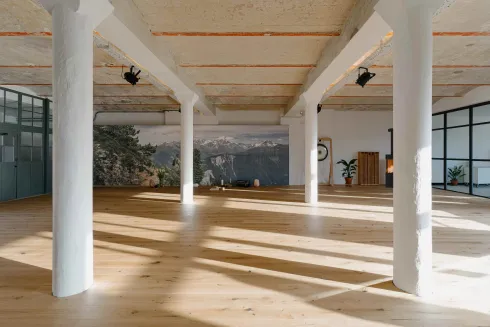 Slow Burn & Melt Flow ONLINE with Katzi (all levels/english) @ Yellow Yoga Studio Berg