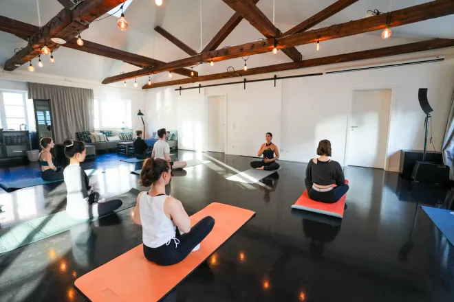 Power Yoga RnB Music by Anais Telian @ Dachwerk Loft